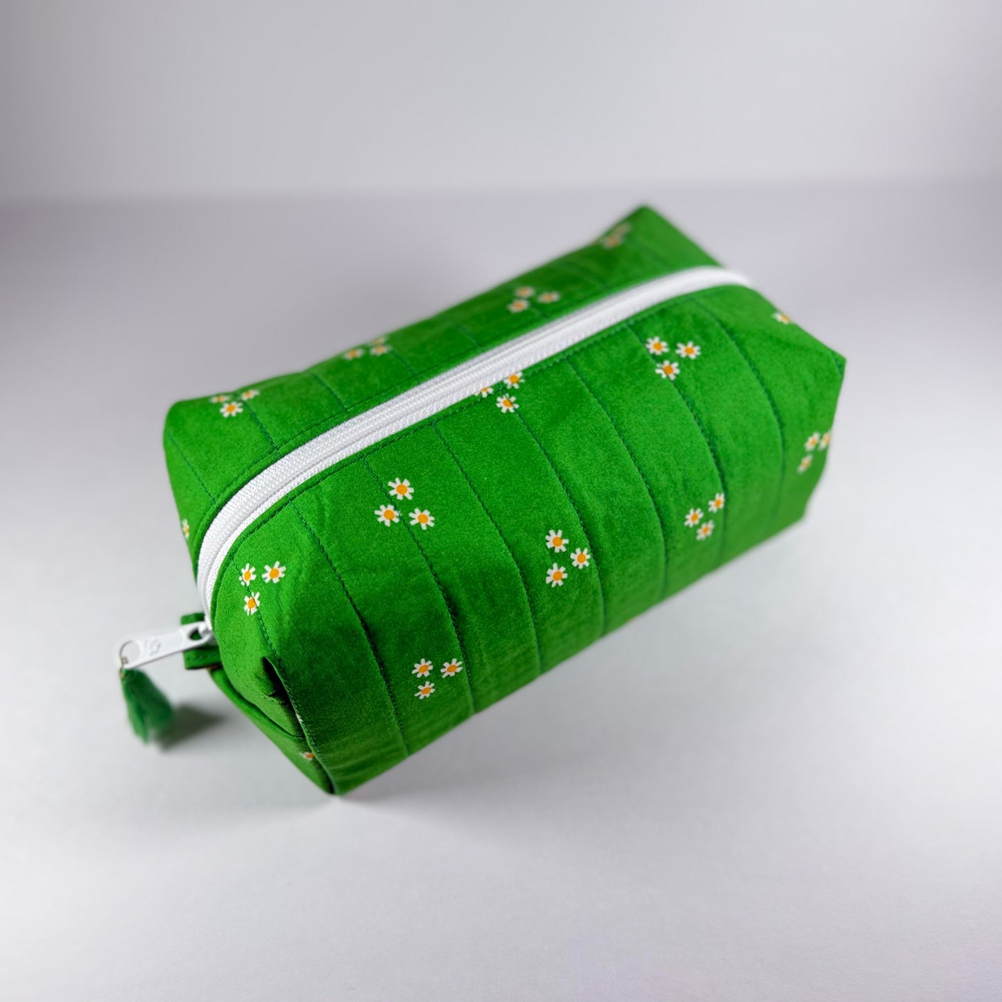 Daisies in Green Quilted Boxy Bag